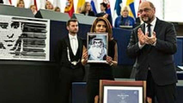 La esposa del bloguero saudí Raif Badawi recoge en su lugar el premio Sájarov a la libertad de conciencia