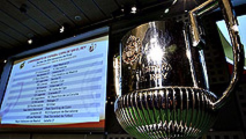 El sorteo de octavos de final de la Copa del Rey ha deparado tres derbis, uno barcelonés entre el vigente campeón, el Barcelona, y el Espanyol, otro sevillano entre Sevilla y Real Betis y uno madrileño entre Atlético y Rayo Vallecano.