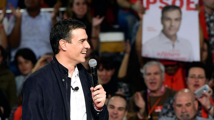  - Sánchez rechaza un pacto entre PP y PSOE y pide sacar "tarjeta roja" a Rajoy: "Ni morado ni naranja"