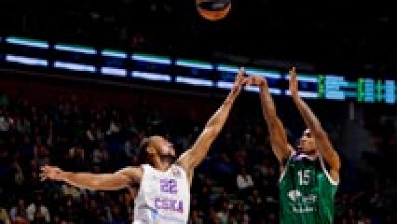 El Unicaja de Málaga cayó en el pabellón Martín Carpena ante el CSKA de Moscú (76-88) en un encuentro correspondiente a la última jornada de la fase de grupos de Euroliga, un partido en el que el multimillonario equipo ruso fue superior al de Joan Plaza en los compases finales del choque.