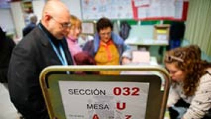 Telediario 1 - Más de medio millón de españoles, convocados a las mesas