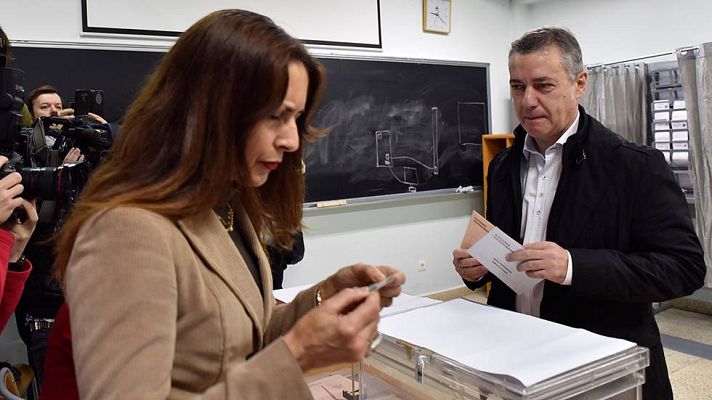 Telediario 1 - Una jornada electoral no exenta de anécdotas