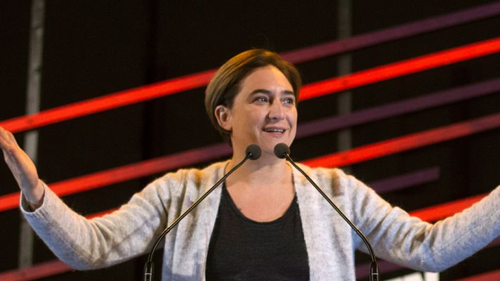  - Colau proclama su "orgullo" por una ciudadanía  que ha dado un puñetazo sobre la mesa