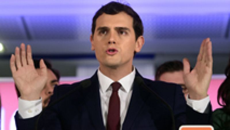 "Hoy España empieza una nueva etapa de esperanza e ilusión, una nueva era política". Han sido las primeras palabras del candidato de Ciudadanos, Albert Rivera, para quien las elecciones han puesto de manifiesto que "ya hay una mayoría de españoles qu