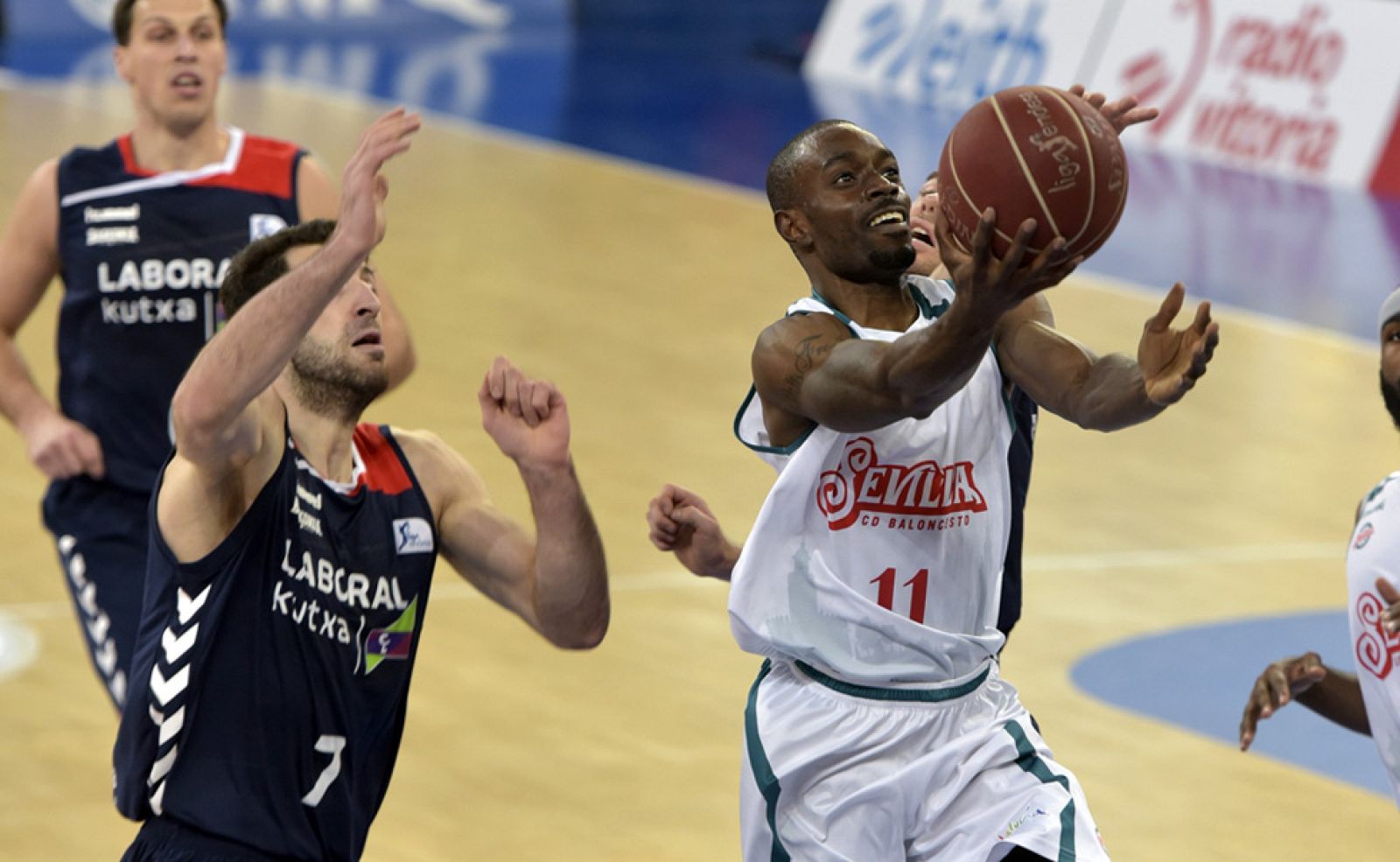 Laboral Kutxa 89-73 Baloncesto Sevilla