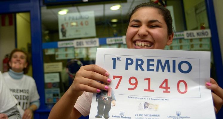 Telediario 1 - El Gordo de Navidad, el 79140, se ha vendido íntegramente en Roquetas de Mar, Almería