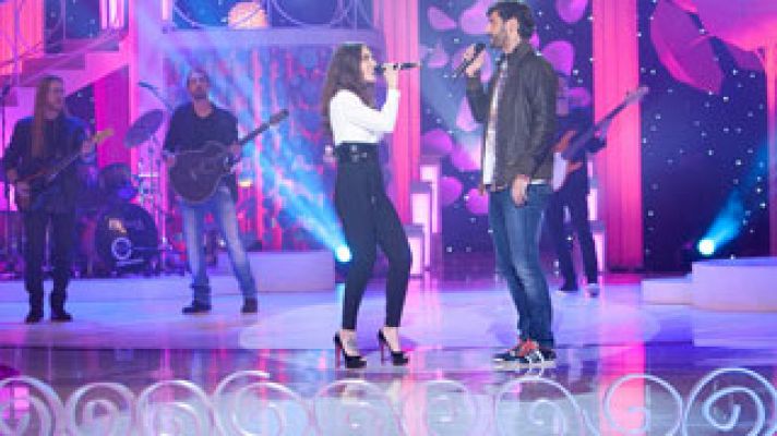 Especiales de Navidad - Malú canta "A prueba de ti" con Melendi