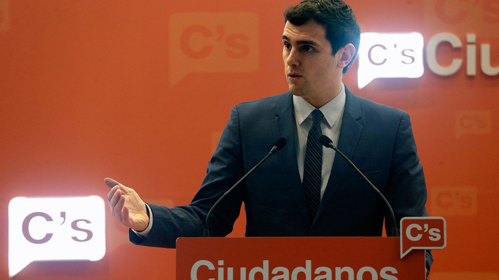 Ciudadanos propone una negociación "a tres" con PP y PSOE