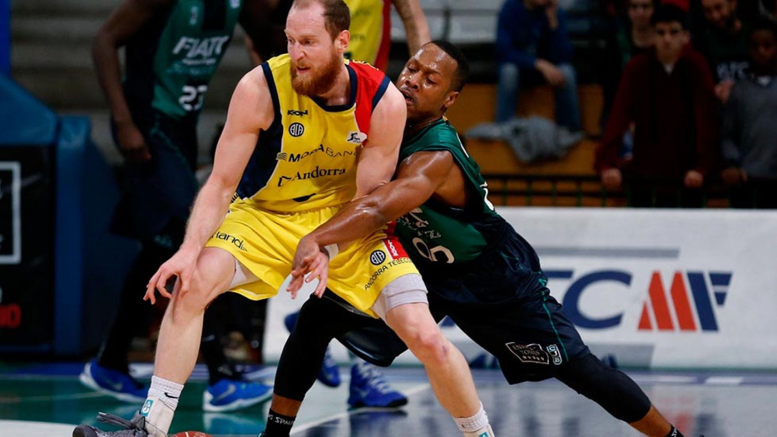 El MoraBanc Andorra sorprendió al FIACT Joventut y consiguió su sexto triunfo del curso (79-90) en una pista donde ya venció la temporada pasada.