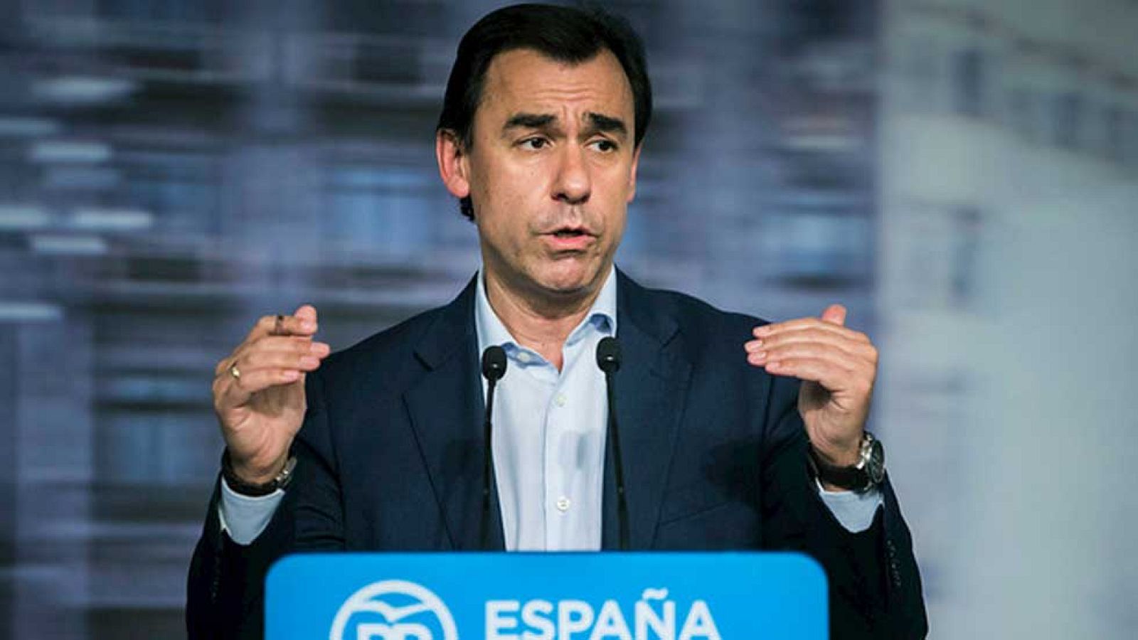 El PP tacha de "ocurrencia" la propuesta de un presidente independiente que plantea PODEMOS