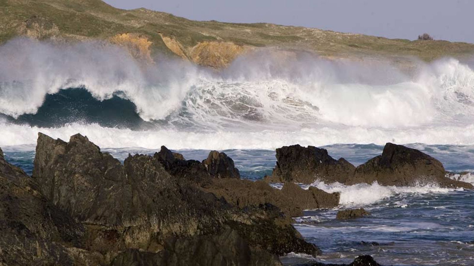 Rachas fuertes de viento en zonas de montaña del norte peninsular