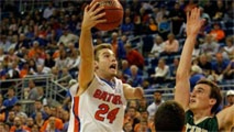 Zach Hodkins nació con una sola mano, pero ahora, a sus 19 años, deslumbra como un gran tirador en la NCAA, la liga universitaria de baloncesto de Estados Unidos.