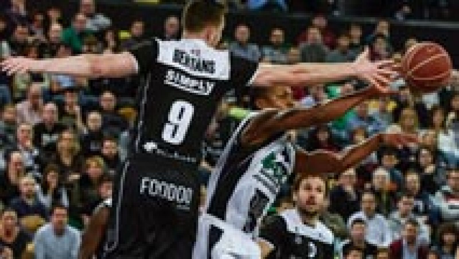 El Bilbao Basket se mete en la pelea para disputar la próxima Copa del Rey y pone fin a una racha de dos derrotas consecutivas tras vencer a la 'Penya' (85-77).