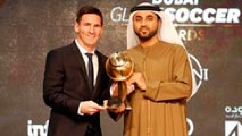 Leo Messi ha sido elegido mejor futbolista del año en la gala de los 'Globe Soccer Awards' celebrada en Dubai, donde el Barça fue elegido el mejor club de 2015 y Bartomeu el mejor presidente.