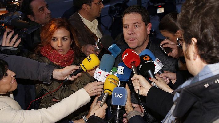 Telediario 1 - Sánchez y los barones del PSOE acuerdan intentar formar Gobierno con Podemos si renuncia al referéndum