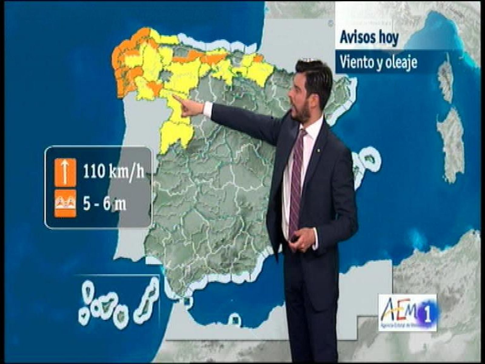  La Agencia Estatal de Meteorología prevé para mañana, martes, en Asturias nuboso en el suroeste y extremo sur y poco nuboso en el resto con nubes medias y altas y alguna precipitación débil al principio en el suroeste. Cota de nieve entre 1.100 y 1.300 metros. Temperaturas en descenso, salvo las mínimas en el oeste, donde no cambian. Viento flojo de suroeste girando a sur, más intenso en el litoral y cordillera al principio
