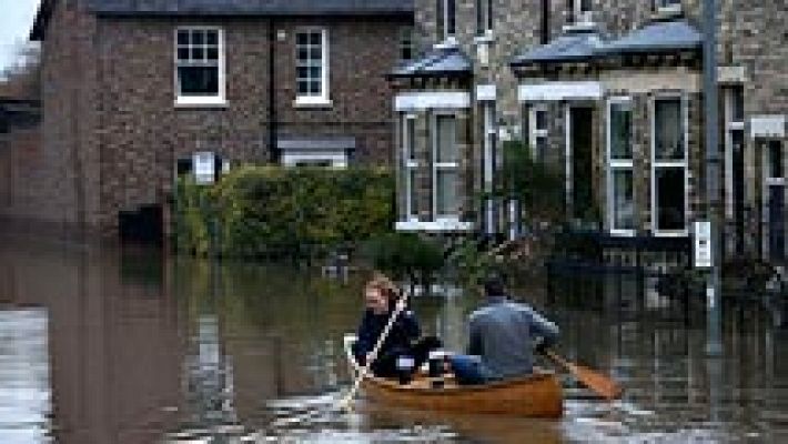 Las lluvias torrenciales provocan graves inundaciones en el norte de Reino Unido