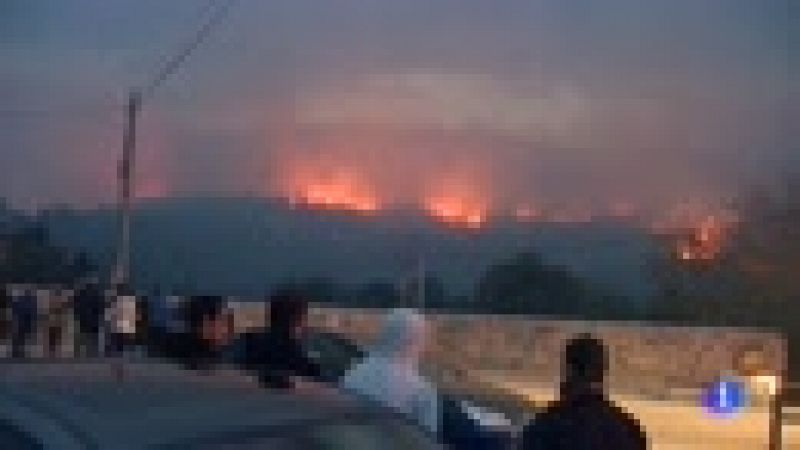 Decenas de incendios siguen activos en Cantabria por el fuerte viento