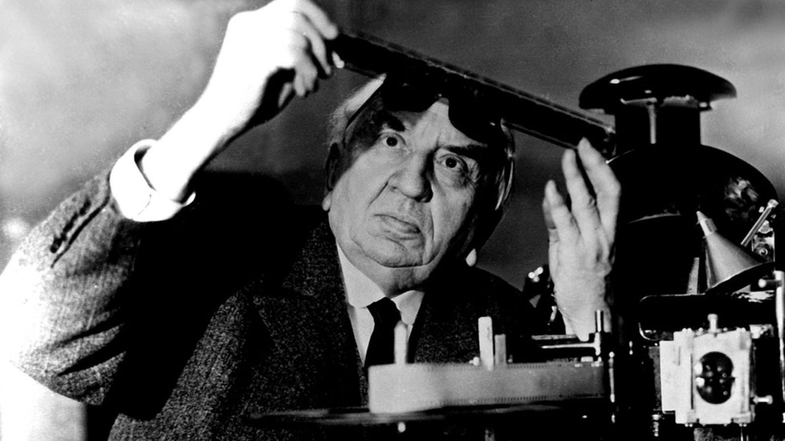 El 28 de diciembre de 1895 se hizo en París el primer pase público del cinematógrafo