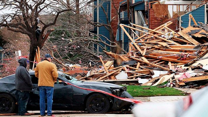 Telediario 1 - Se eleva a 44 el número de muertos en el temporal de EE.UU
