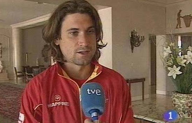 Los españoles siguen entrenándose en Mar del Plata para jugar la final de la Davis la semana que viene, al final la pista hecha a medida de los argentinos no perjudica demasiado a los españoles. Ferrer define la pista como "ni demasido rápida, ni dem