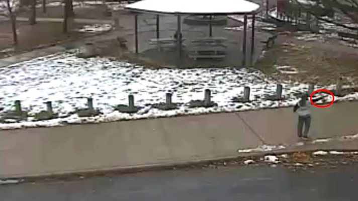 Telediario 1 - Indultados dos policías en Ohio acusados de matar a un niño que portaba un arma de juguete