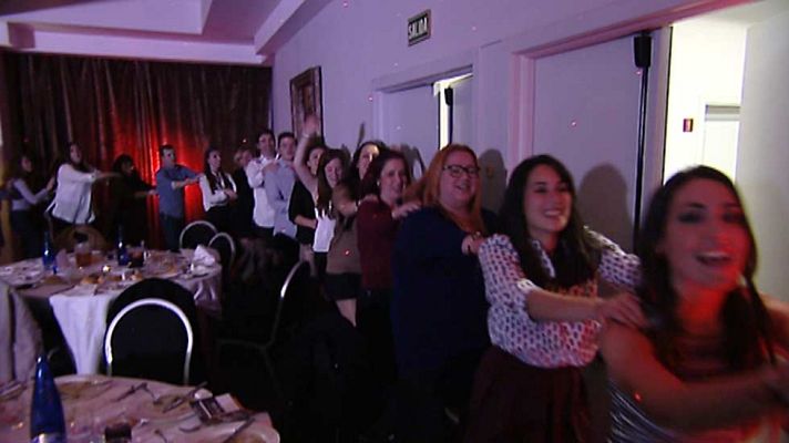 Telediario 1 - Tras las campanadas, fiesta para celebrar la llegada de 2016