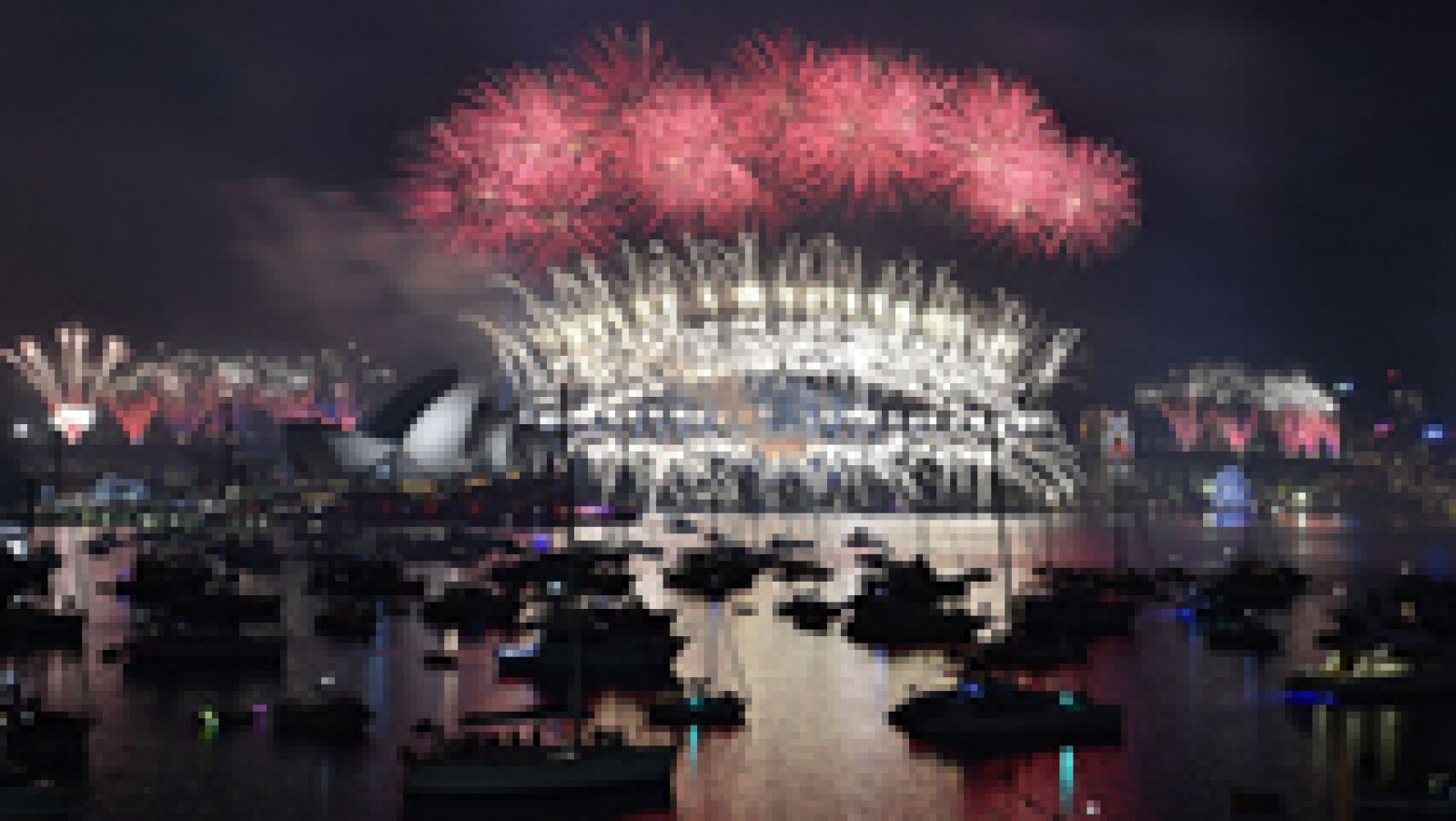 Fuegos artificiales en Sidney para celebrar la llegada de 2016