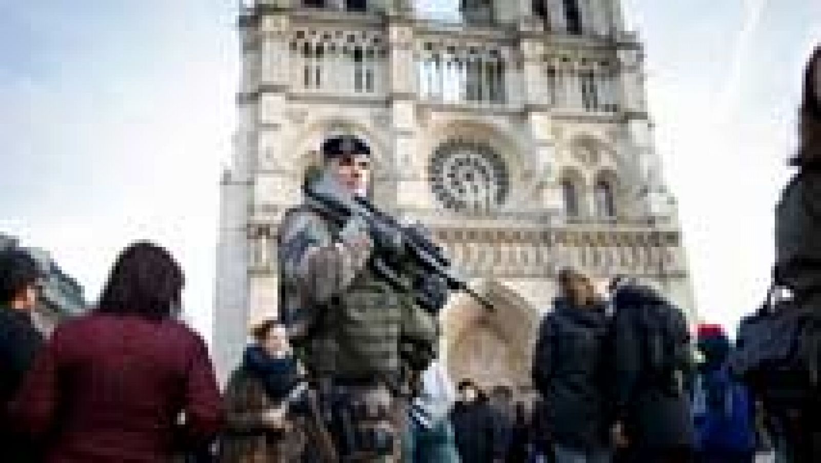 Telediario 1: Fuerte despliegue policial en las capitales de todo el mundo por la amenaza yihadista | RTVE Play