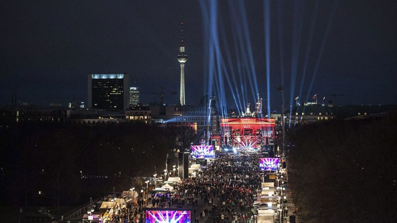 El mundo celebra la llegada de 2016 con espectaculares fuegos artificiales