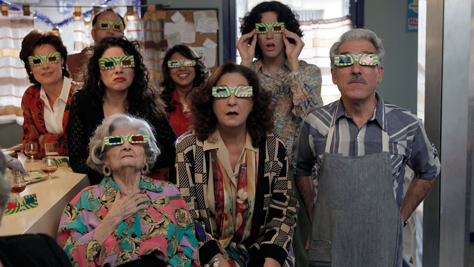Cuéntame cómo pasó - San Genaro alucina con la gafas 3D