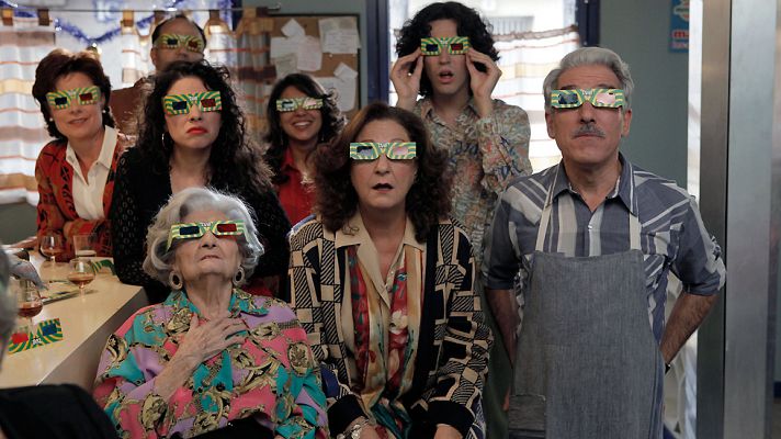 Cuéntame cómo pasó - San Genaro alucina con la gafas 3D