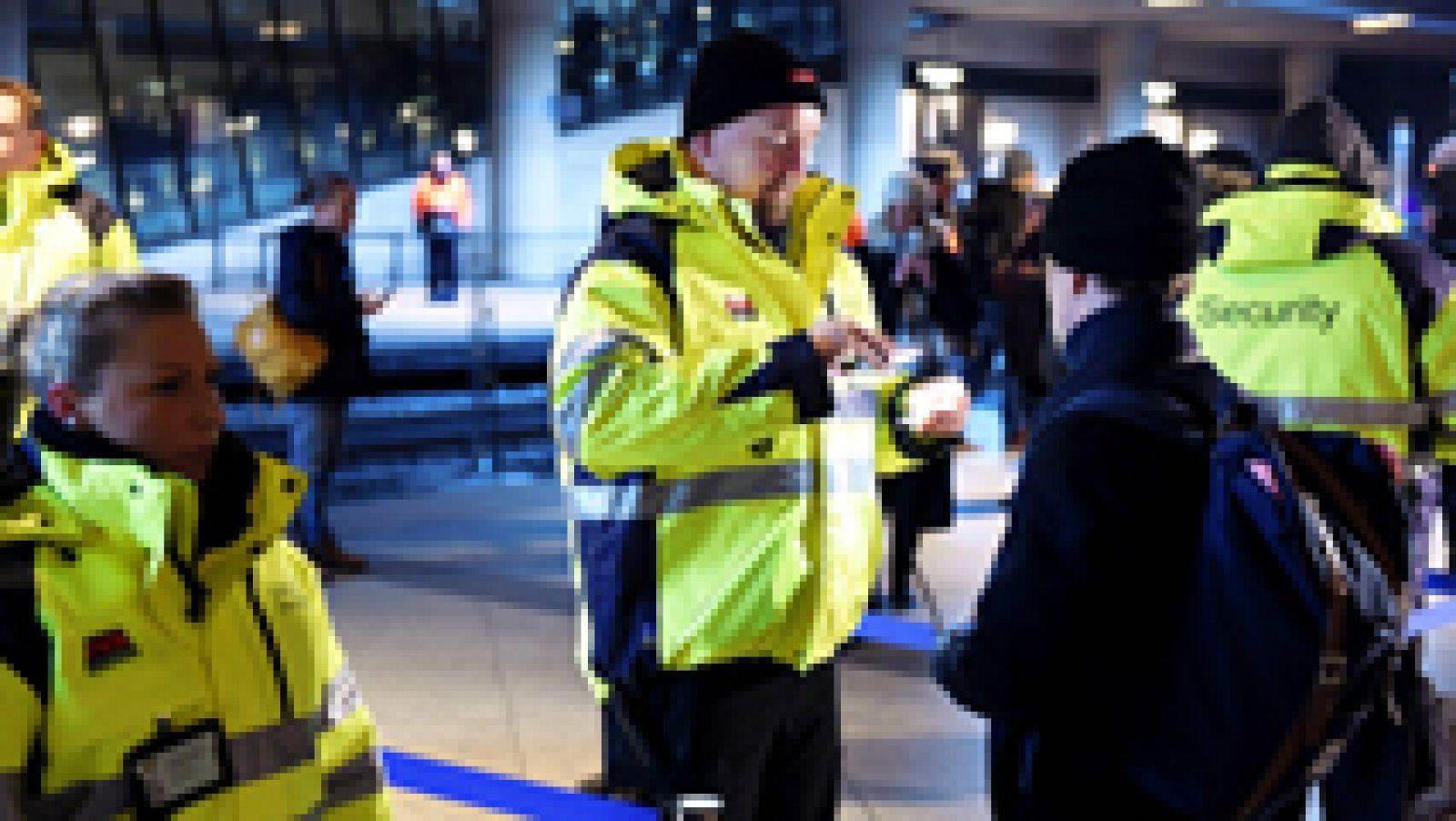 Telediario 1: Suecia y Dinamarca aplican controles en sus fronteras para intentar frenar la llegada de refugiados | RTVE Play