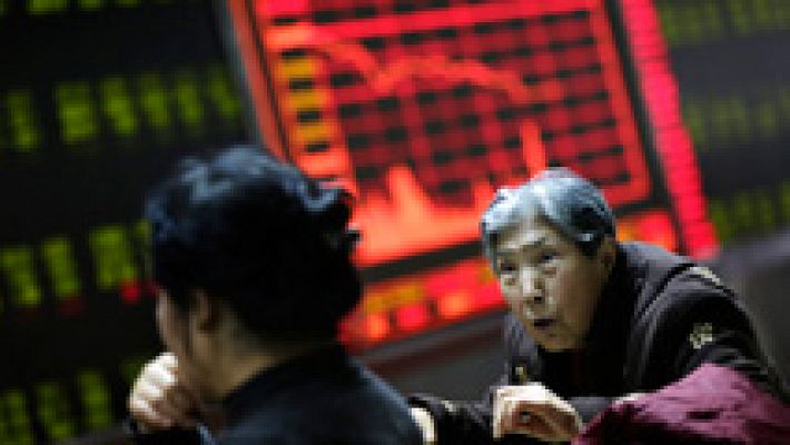 Las Bolsas chinas cierran de forma prematura por primera vez al caer un 7%
