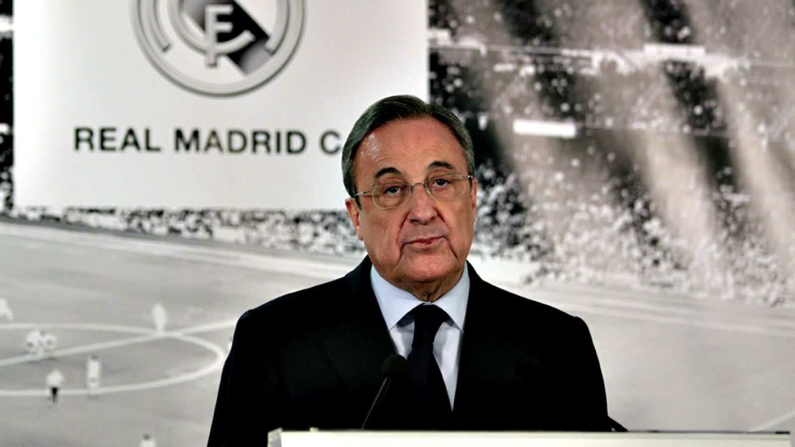 El Real Madrid ha anunciado este lunes la destitución de Rafa  Benítez como entrenador del primer equipo, tras solo siete meses en  el cargo, y ha confirmado que el francés Zinédine Zidane, hasta ahora  técnico del Real Madrid Castilla, será su susti