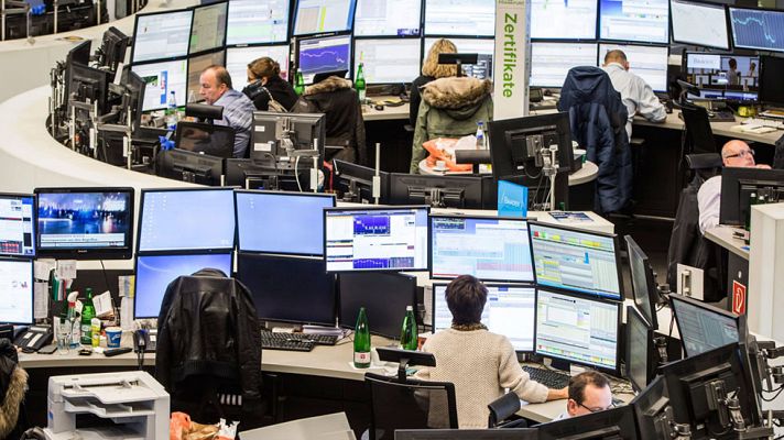 Telediario 1 - Las Bolsas chinas vuelven a cerrar de forma prematura por segunda vez esta semana