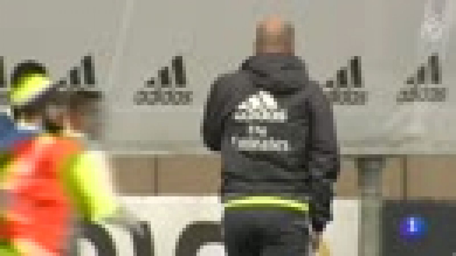 Telediario 1: No todo son elogios para Zinedine Zidane | RTVE Play