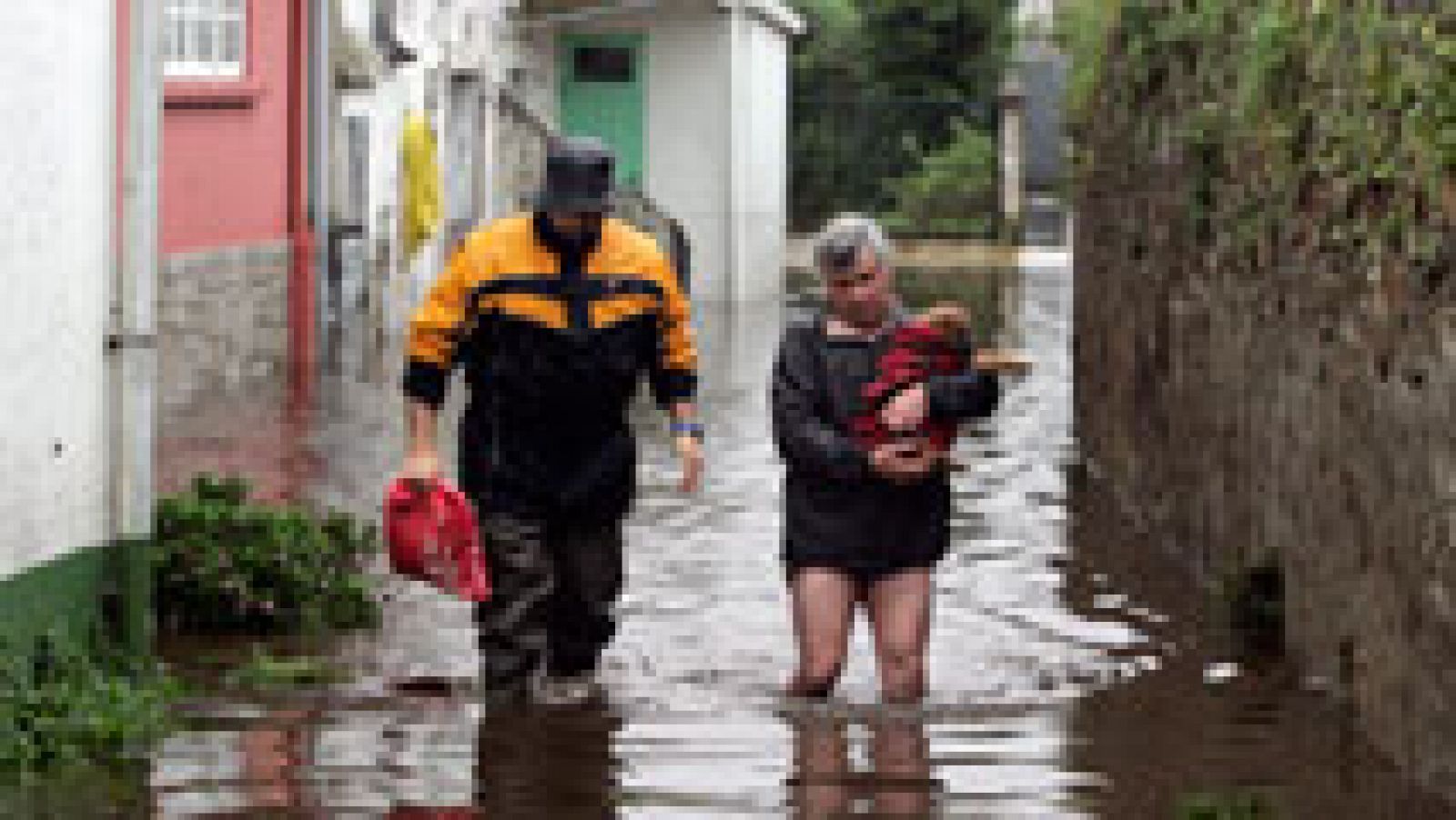 Telediario 1: Varias localidades de Galicia en alerta por inundaciones debido al temporal de lluvias | RTVE Play