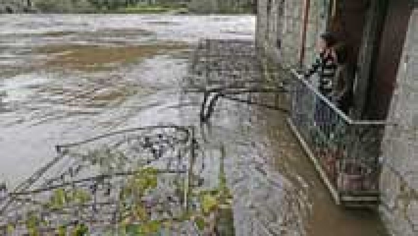 Telediario 1: Dos borrascas mantienen a Galicia en alerta por intensas lluvias | RTVE Play
