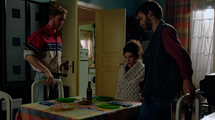 Cuéntame cómo pasó - Carlos, Inés y Toni deciden ayudar a sus padres