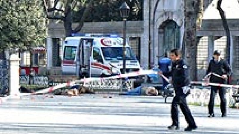 Al menos 10 muertos y 15 heridos en una explosión en el centro de Estambul