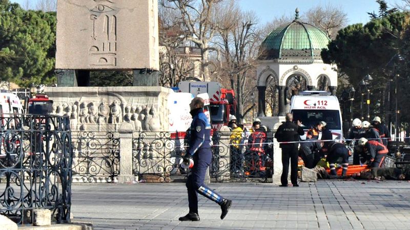 Mueren diez turistas extranjeros en un atentado suicida en el centro de Estambul