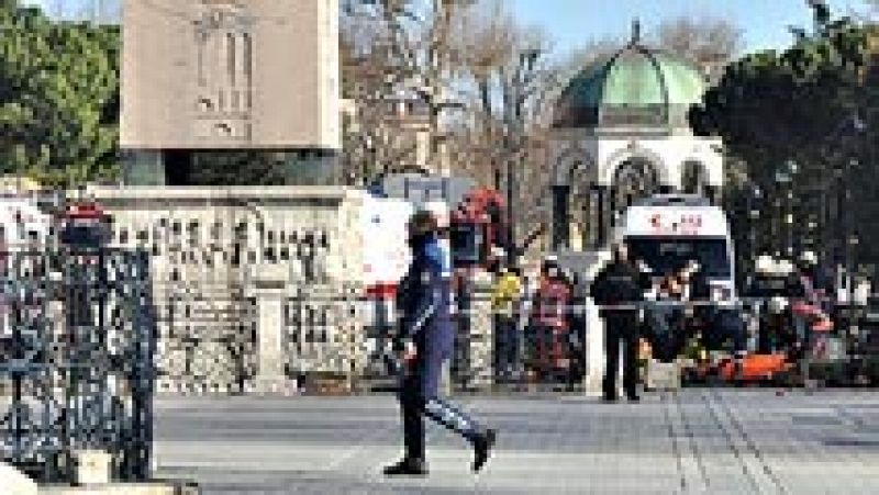 Mueren diez turistas extranjeros en un atentado suicida en el centro de Estambul