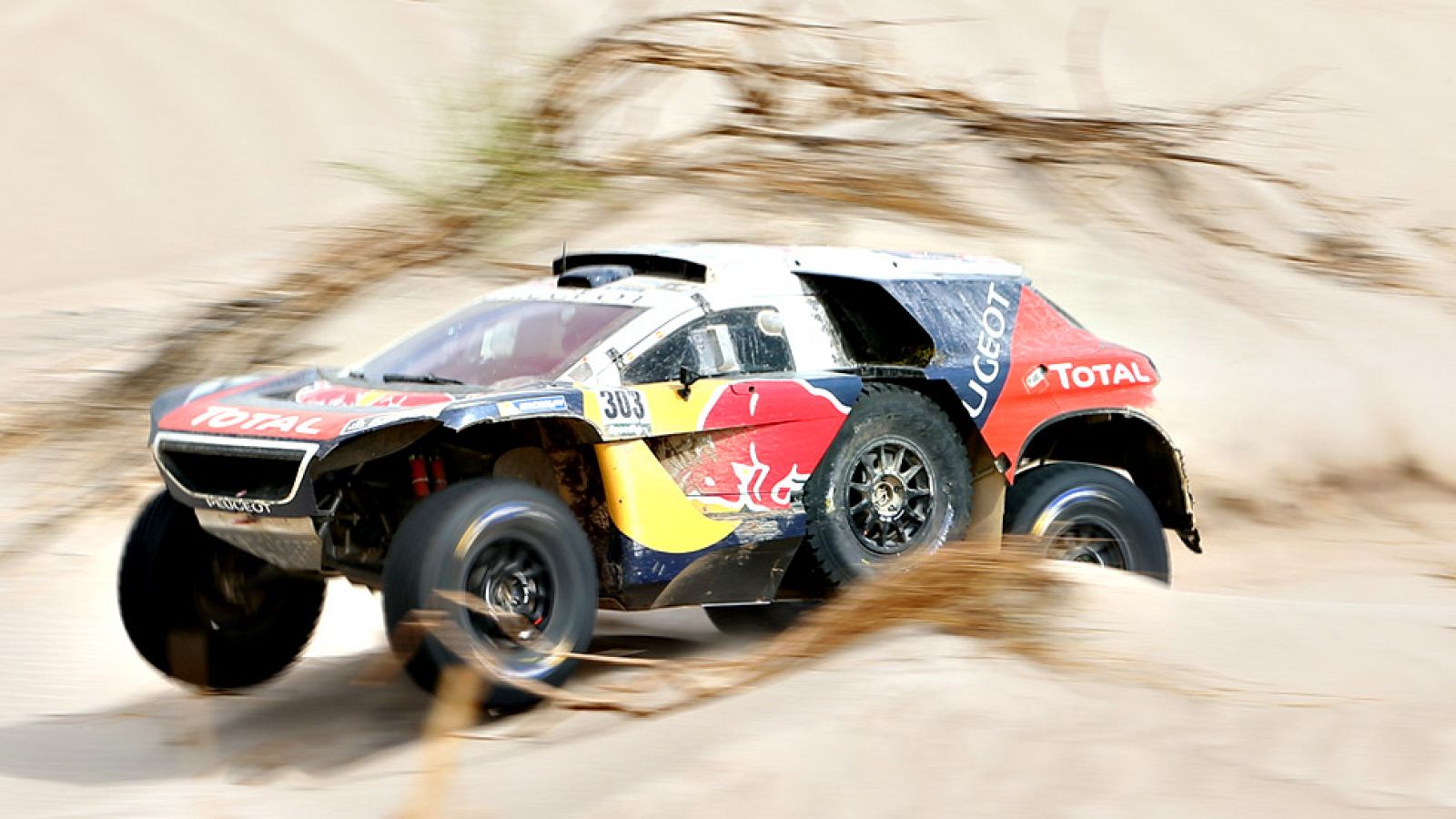 El español Carlos Sainz, que el martes había asumido el liderato de la prueba de coches en el Dakar, tuvo este miércoles un problema en la pieza que se ubica entre la caja de cambios y el motor durante la décima etapa, que derivó en su quinto abandon