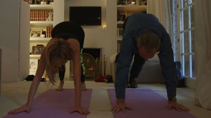  - Ana Obregón y Bertín hacen yoga