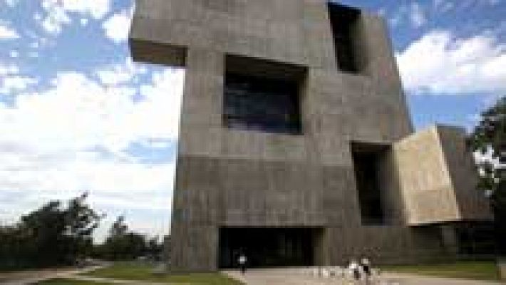 El chileno Alejandro Aravena, galardonado con el Premio Pritzker, considerado el Nobel de la Arquitectura