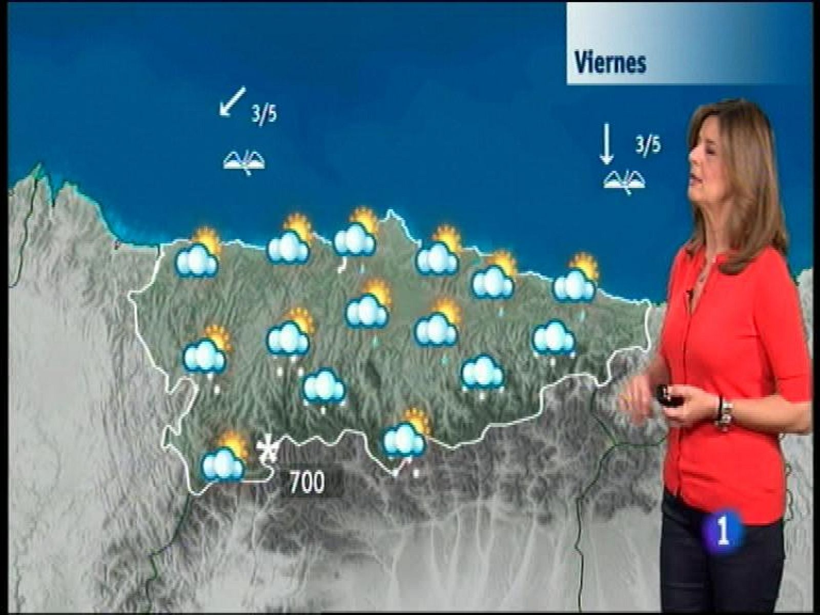  La previsión del tiempo para mañana sábado en Asturias es de cielo nuboso de nubes bajas con precipitaciones débiles de madrugada en la Cordillera y mitad oriental, que serán de nieve por encima de unos 600 metros e irán remitiendo durante la mañana, tendiendo a poco nuboso con intervalos de nubes altas. Temperaturas mínimas en descenso, ligero en zonas bajas de la mitad occidental. Temperaturas máximas en aumento, ligero en la mitad oriental. Heladas débiles en el interior, más intensas en zonas de montaña. Viento flojo de dirección variable, con norte algo más intenso en las montañas en la primera mitad del día, tendiendo al final a predominar el sur en todas las zonas.