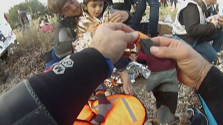 Telediario 1 - Así trabaja la organización humanitaria Proem-Aid en Lesbos