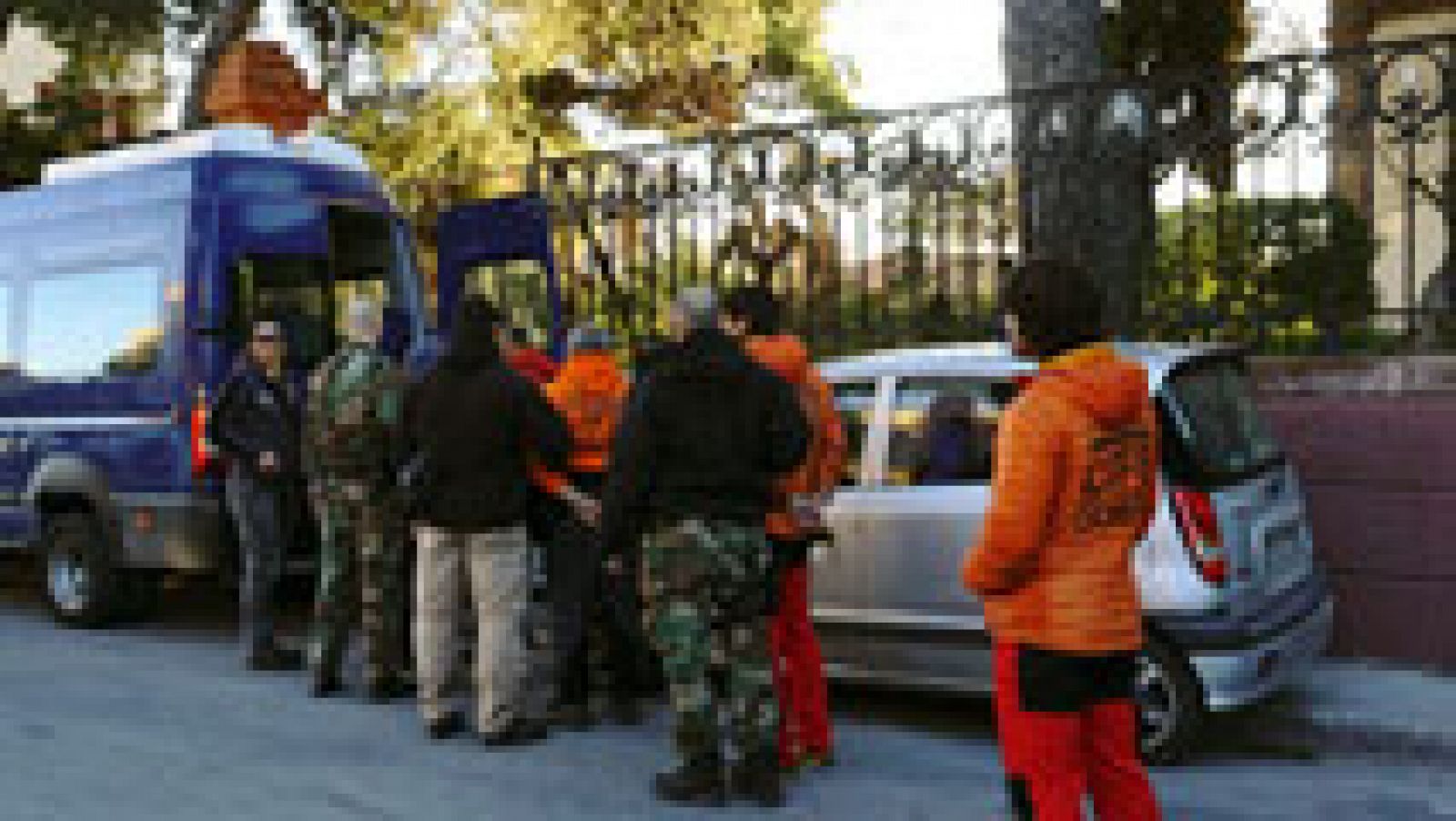 Quedan en libertad los bomberos españoles detenidos en Lesbo | RTVE Play