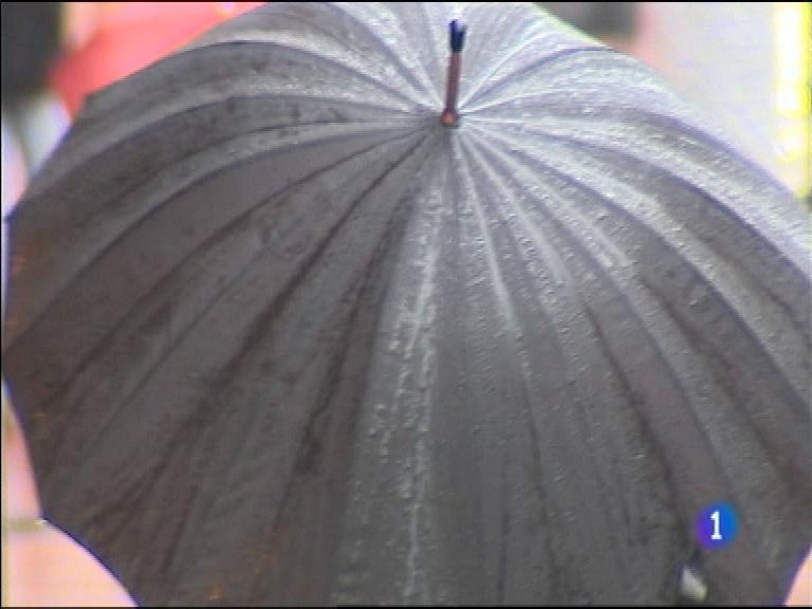  Mañana martes en Asturias tendremos cielos nubosos. Al final del día no se descartan precipitaciones débiles en el suroeste. Cota de nieve en torno a 1500 metros. Temperaturas con cambios ligeros. En el litoral, viento del oeste disminuyendo a componente sur flojo. En el interior, viento de componente sur flojo.
